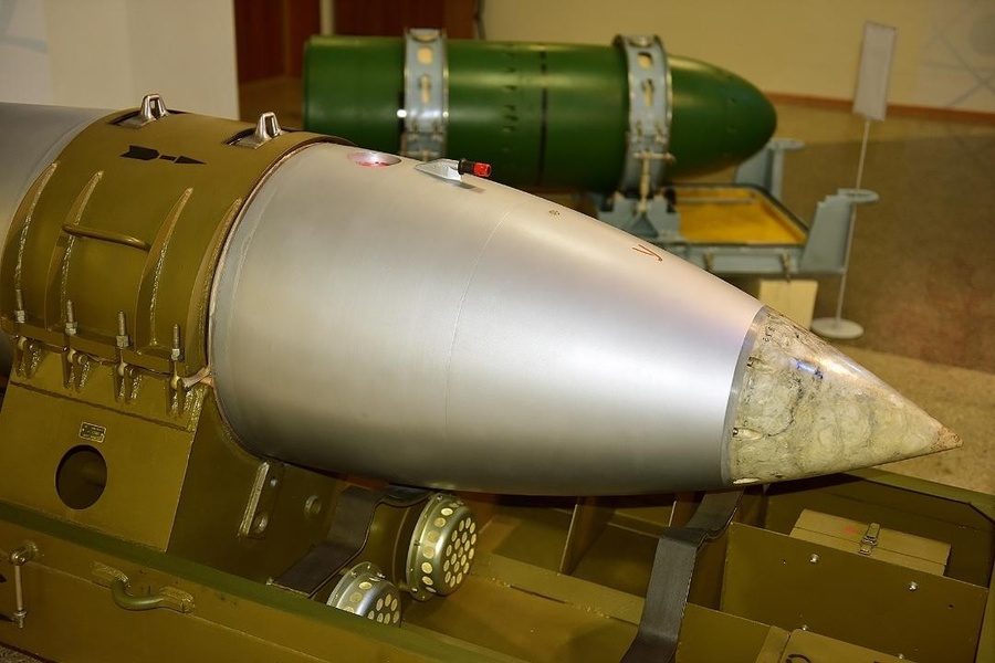 244N (RN-24) Soviet Nuclear Bomb with BD3-56FNM rack