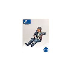 German pilot seated WWII PJ Production 481105 1:48