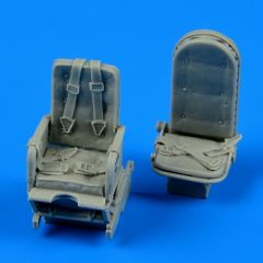 Ju 52 seats with safety belts