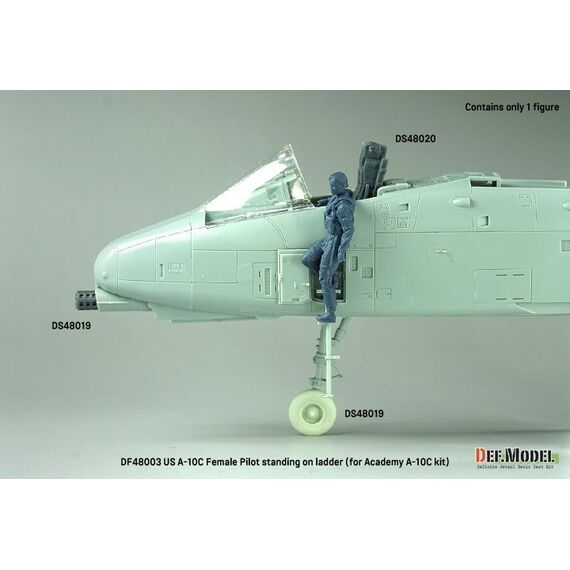 A-10C female Pilot standing on ladder Def.Model DF48003 1:48, image 8