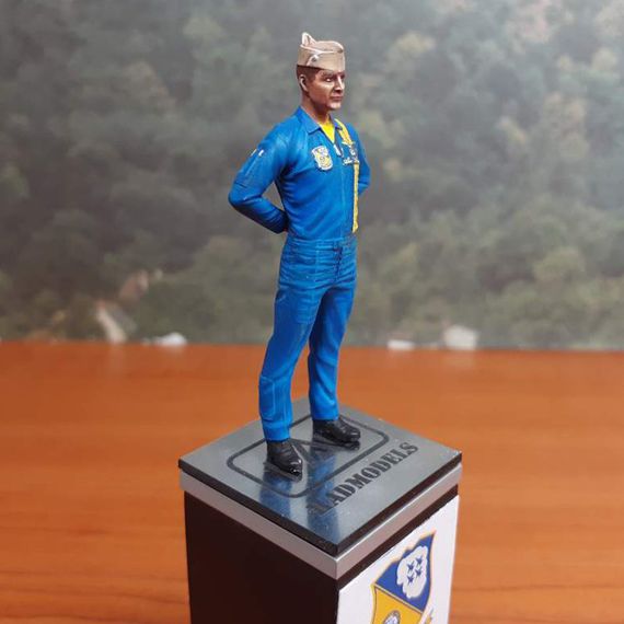 F-18 Blue Angels pilot figure, image 9