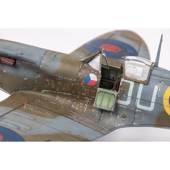 Spitfire Mk.IIa (Profipack edition) Eduard 82153 1:48, image 17