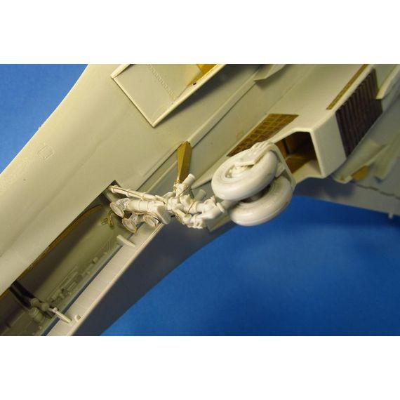 Su-35 landing gear detail set, image 3