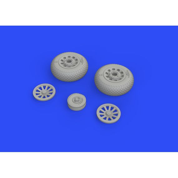 P-51D wheels cross tread, image 3