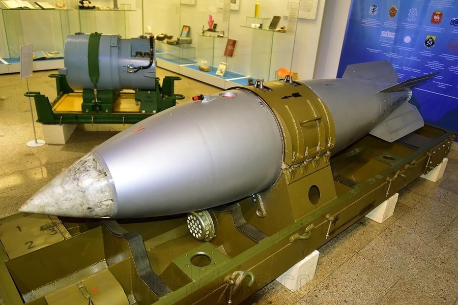 244N (RN-24) Soviet Nuclear Bomb with BD3-56FNM rack